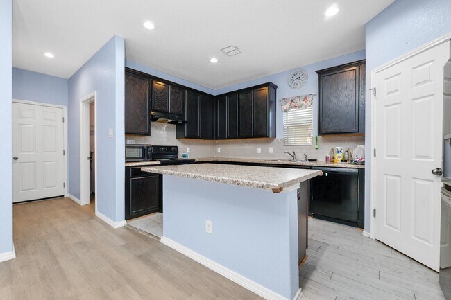 Building Photo - 2450 Keyhole Vw