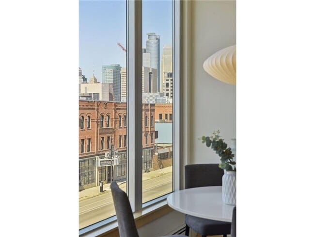 Building Photo - 215 10th Ave S