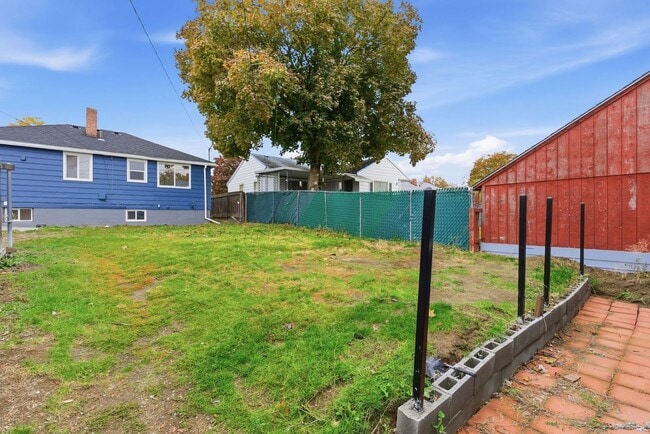 Building Photo - Charming 4 Bed, 2 Bath w/ Garage! *HOLIDAY SPECIAL: $1,000 OFF!*