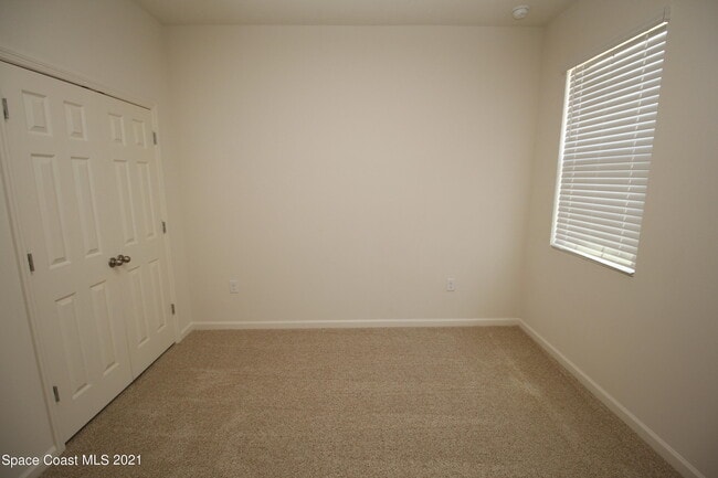 Building Photo - 708 Acadia Ct SE