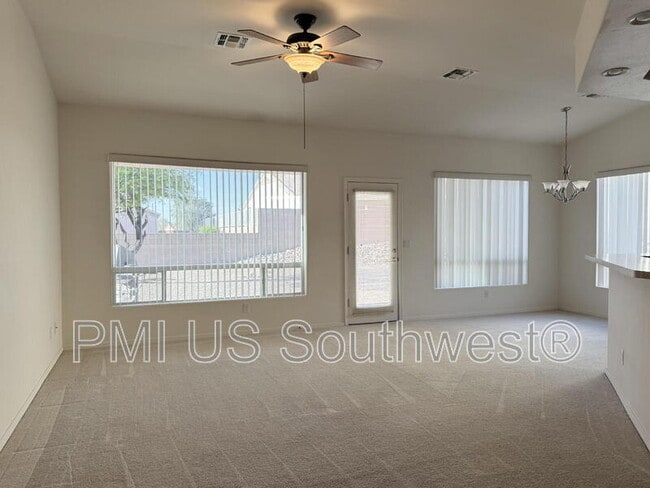 Building Photo - 2657 Edgewater Dr
