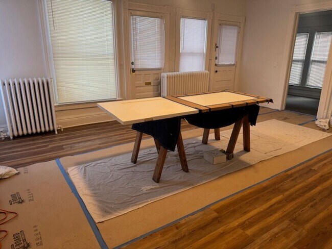 Building Photo - 775 University Ave