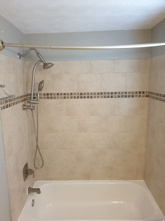 Building Photo - Calling all dog lovers! 1 Bedroom Condo in...
