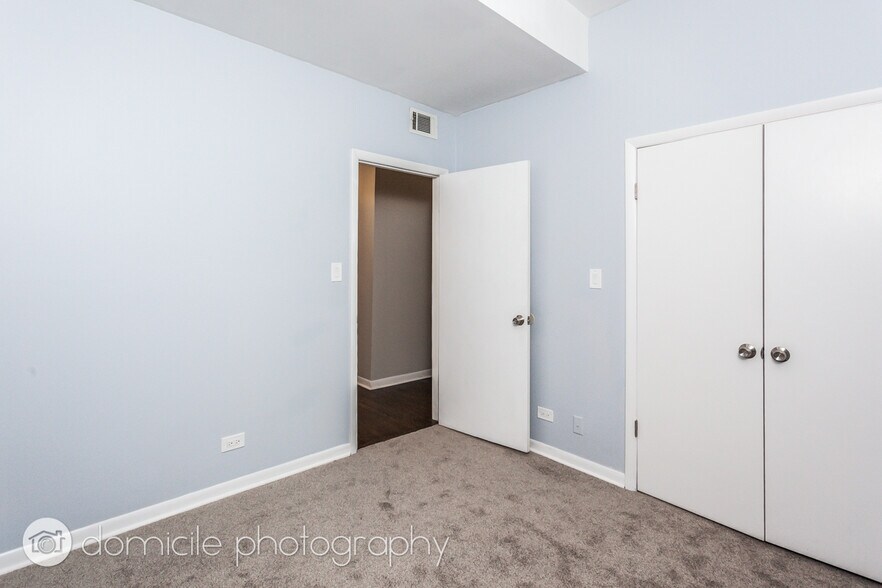 Building Photo - 1057 W Cornelia Ave