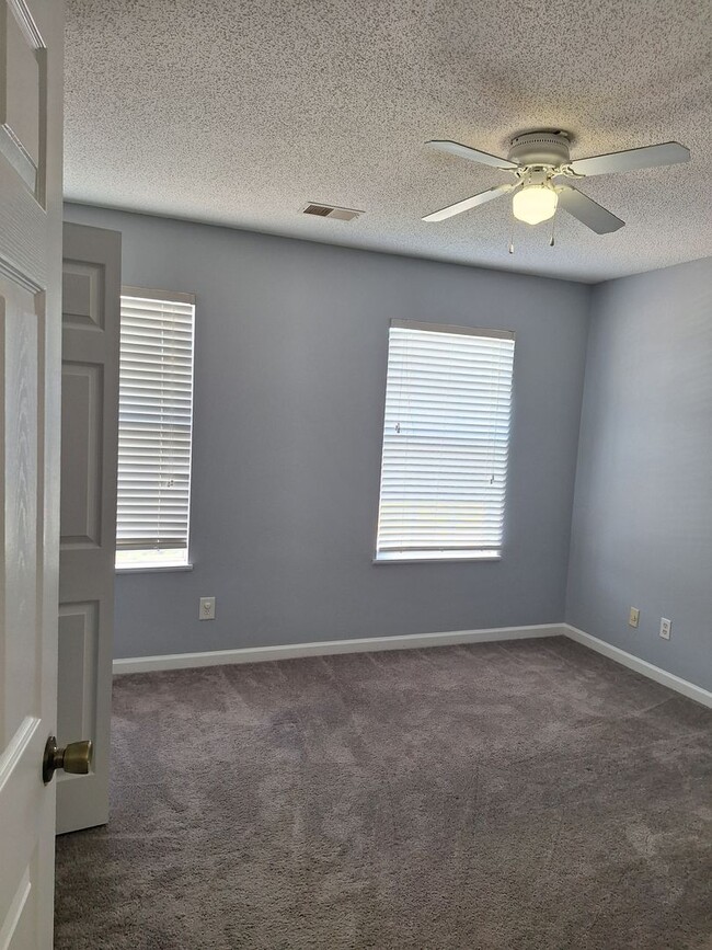 Building Photo - Wonderful Four Bedroom Home in Northeast C...