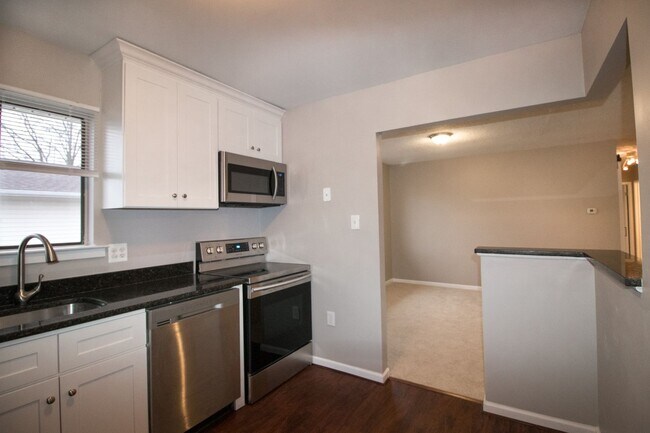 Building Photo - Upgraded & Spacious Condo in the Heart of ...