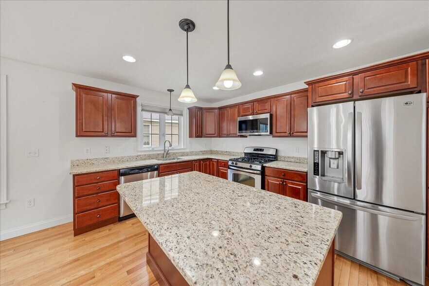 Building Photo - 6 Longview Cir