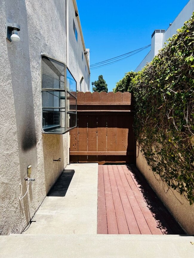 Building Photo - 1171 Stanford St