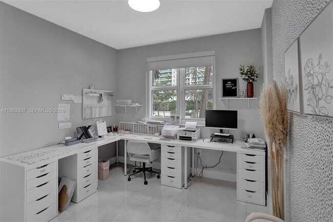 Building Photo - 20000 E Country Club Dr