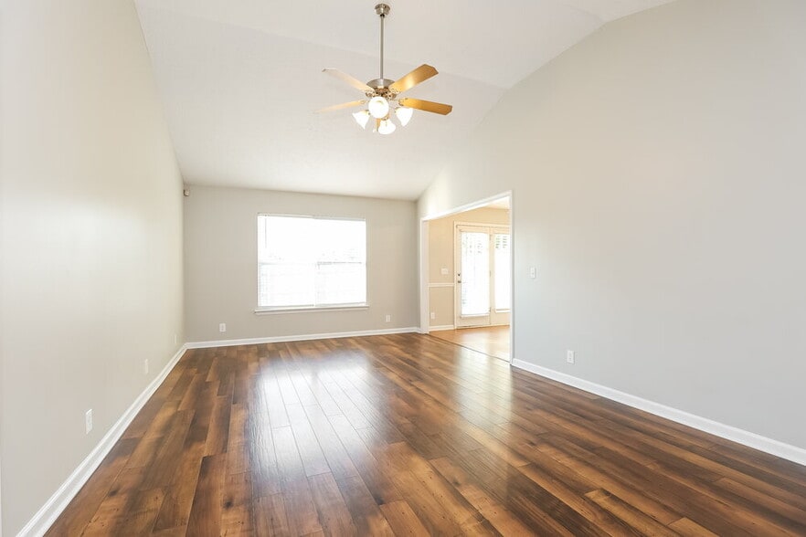 Building Photo - 8864 Cressent Glen Ct