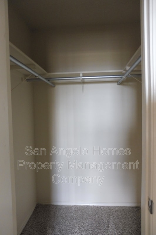 Building Photo - 1217 Elmo Ln