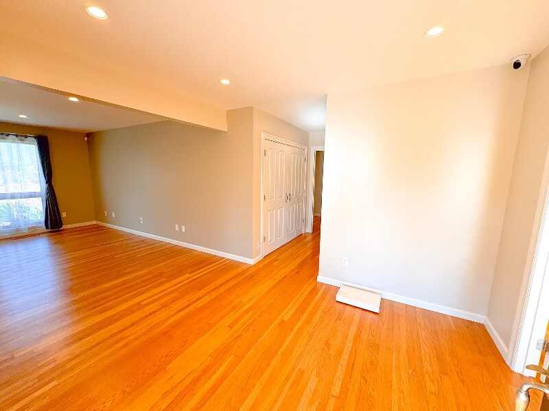 Building Photo - 15 Lupine Way