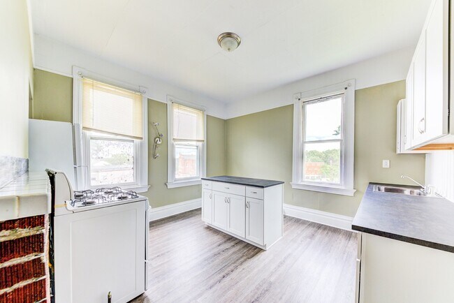 Building Photo - 15 St Thomas St