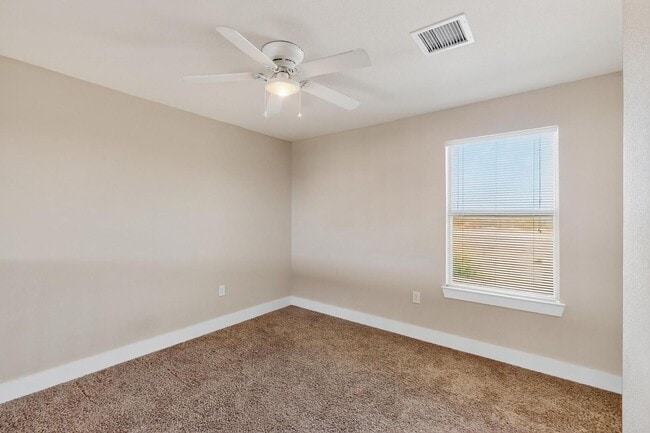 Building Photo - Two story 3 bedroom 2.5 bath in Santa Tere...
