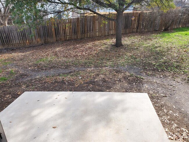 Building Photo - 907 Fairway Green Cove