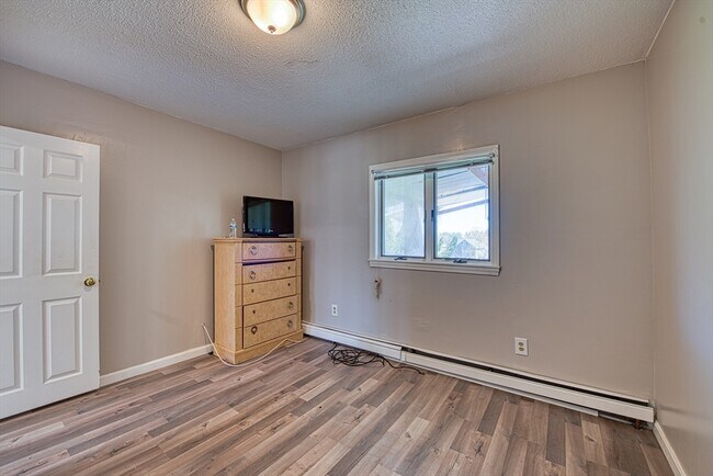 Building Photo - 1246 Somerset Ave