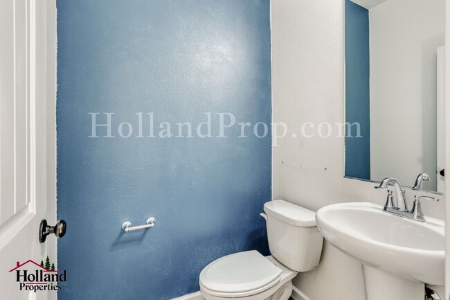 Building Photo - Stunning 3-Bedroom Forest Grove Home with Fireplace, Fenced Yard & Garage