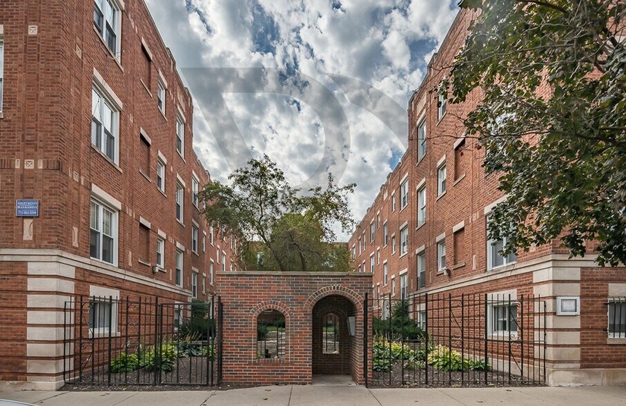 Building Photo - 953 W Cornelia Ave