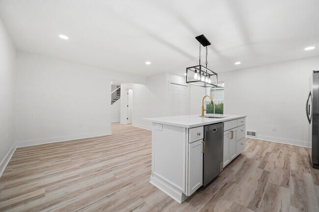Building Photo - Gorgeous 3 bedroom home in Verona available now!