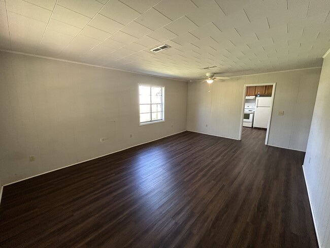 Building Photo - 122 Plaza Dr