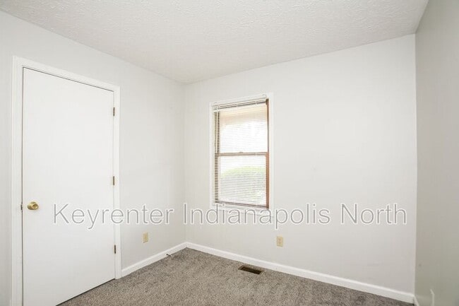 Building Photo - 140 N Cherry St