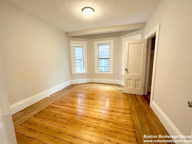 Building Photo - 12 Buttonwood St