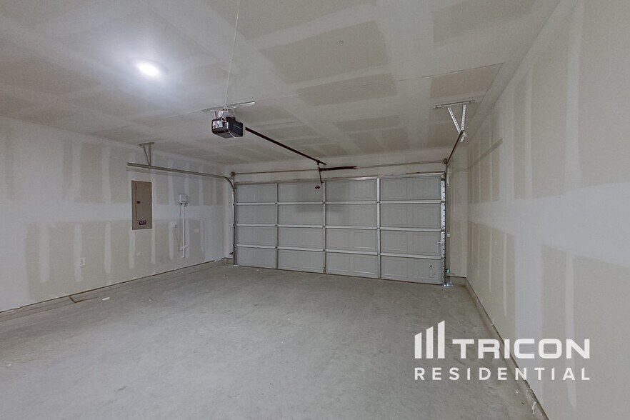 Building Photo - 831 Ginkgo Wy