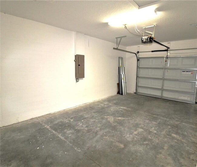 Building Photo - 3356 Howell Pl
