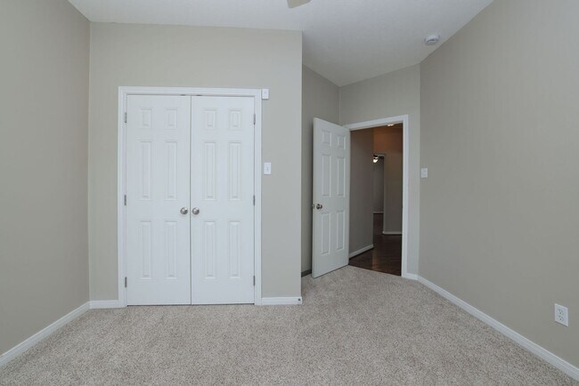 Building Photo - 105 Lawrence Marshall Dr