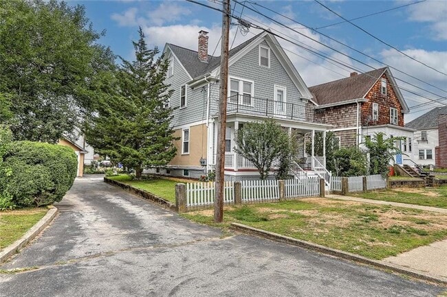 Building Photo - 40 Brightridge Ave