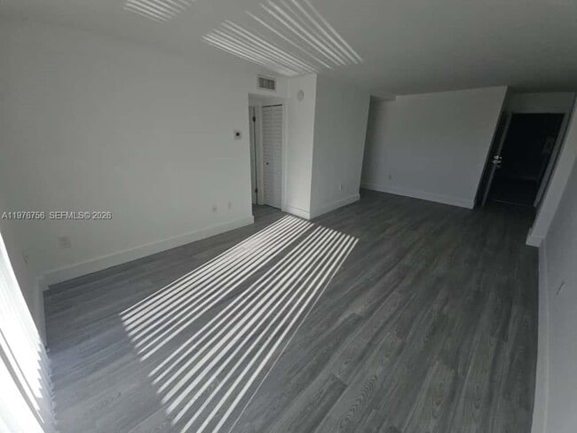 Building Photo - 8101 Crespi Blvd