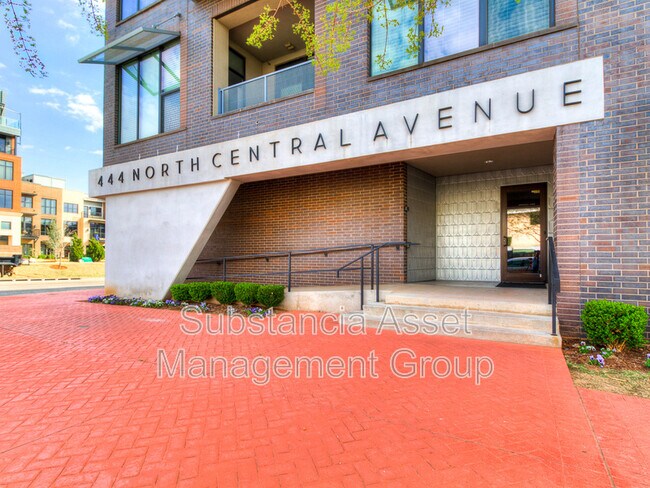 Building Photo - 444 N Central Ave