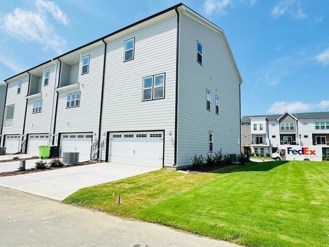 Building Photo - 2116 Big Falls Dr