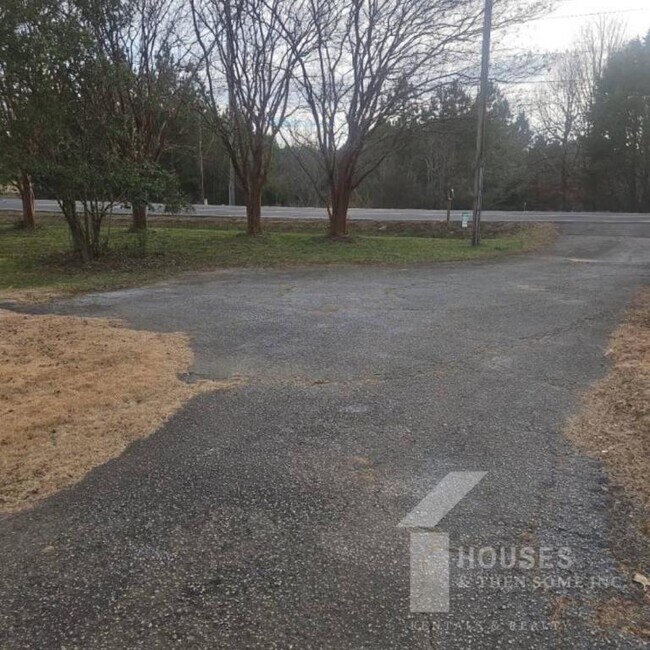 Building Photo - 443 Chastain Rd