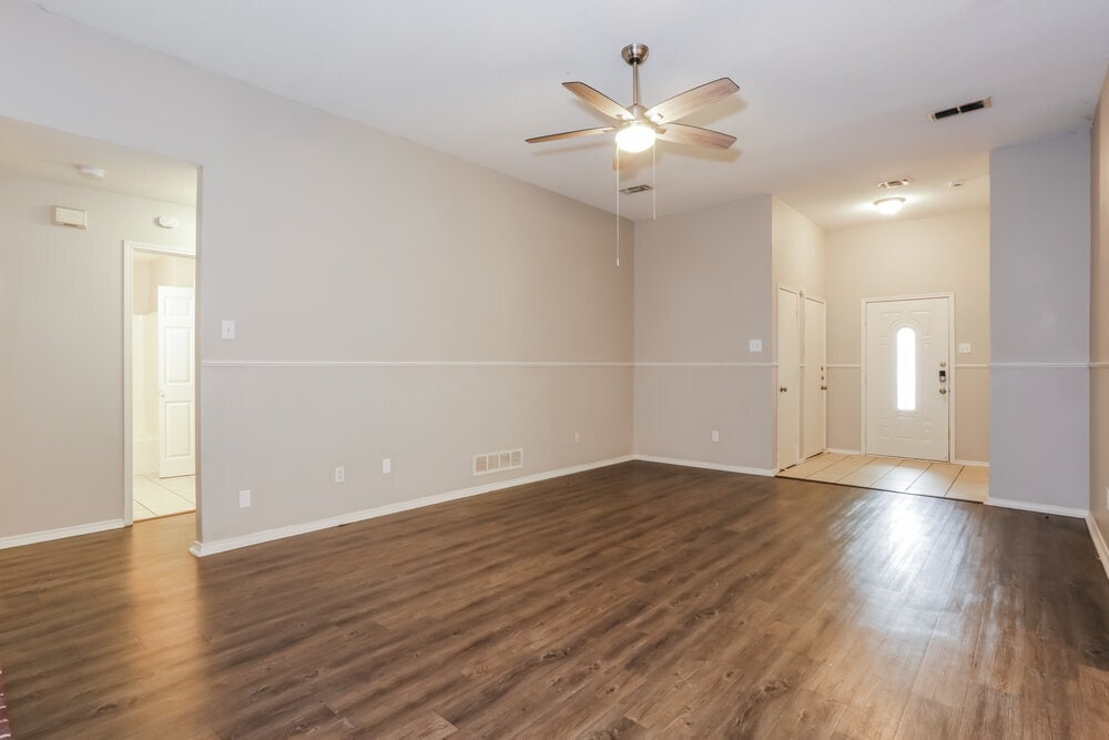 Building Photo - 317 Glen Meadow Dr