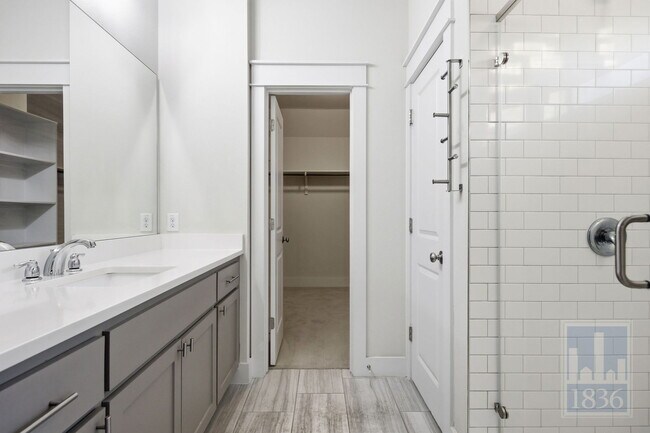 Building Photo - 13501 Metric Blvd