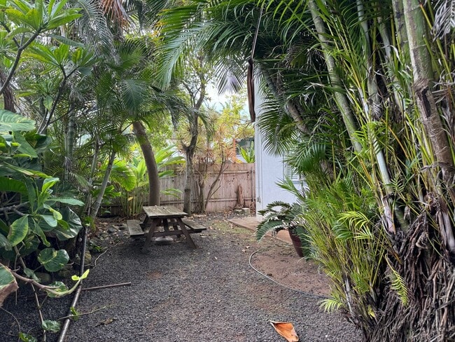 Building Photo - Hauula