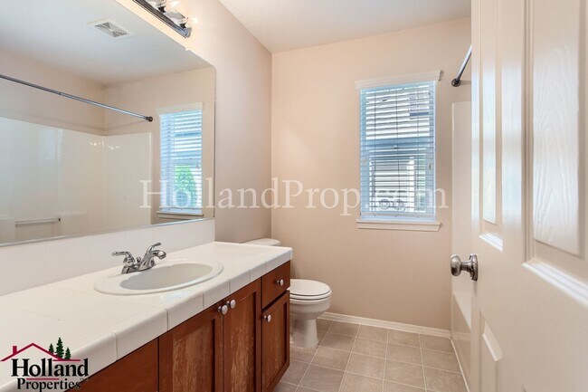 Building Photo - Spacious 4-Bedroom Home in Orenco Gardens ...