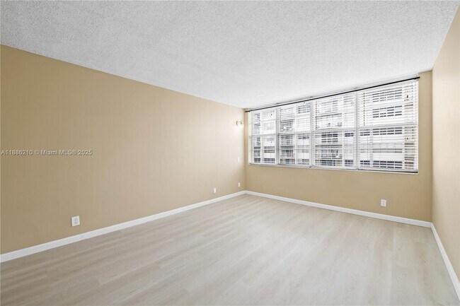Building Photo - 16740 NE 9th Ave