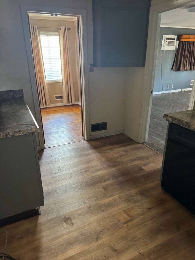 Building Photo - "Charming 3-Bedroom Retreat in Birmingham - Spacious 1920 Sq. Ft. Home on Red Lane Drive!"