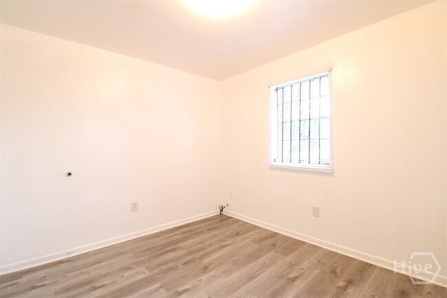 Building Photo - 1204 E Anderson St