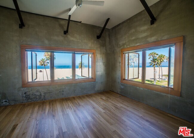 Building Photo - 8 Brooks Ave