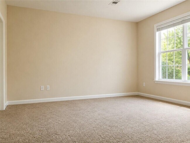 Building Photo - 388 St Claire Dr