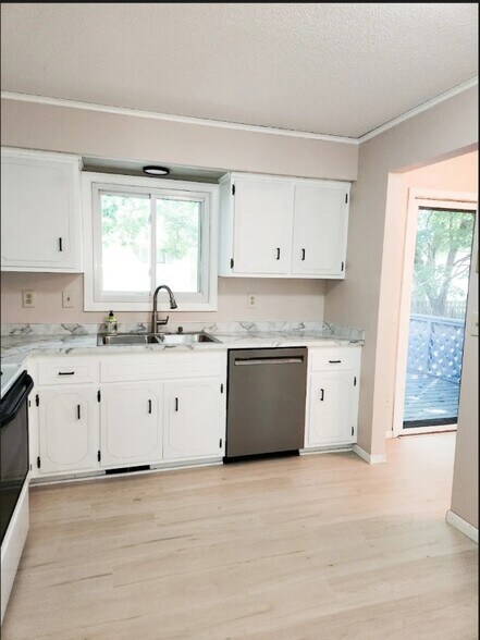 Building Photo - 7201 79th Ave N