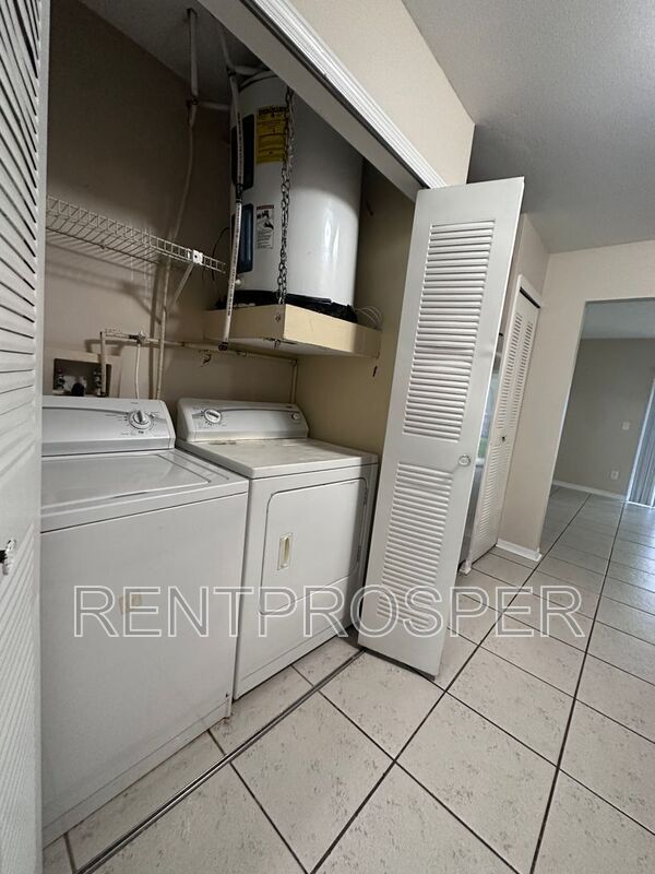 Building Photo - 5980 Scotchwood Glen