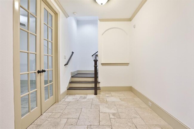 Building Photo - 1805 W 24th St