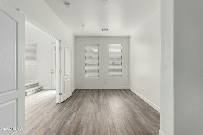 Building Photo - 111 W Beth Dr