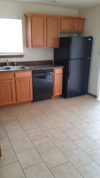 Building Photo - 704 Glenstone Dr