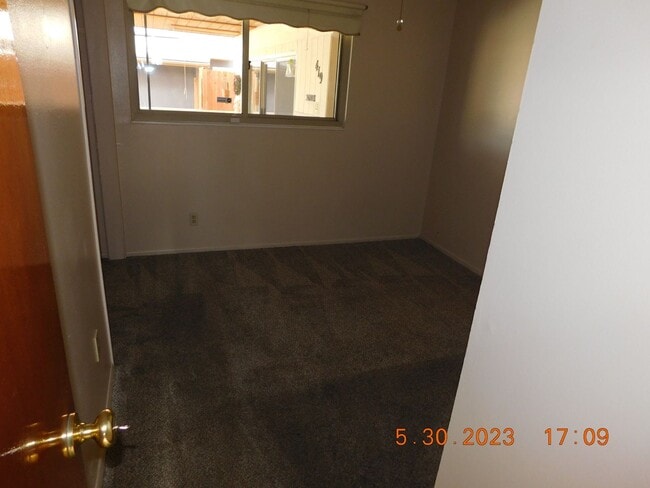 Building Photo - Comfy 3 bed 2 bath