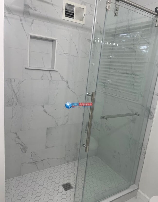 Building Photo - Newly RENOVATED 4 bedroom split-level house in PARKVIEW cluster in Lilburn